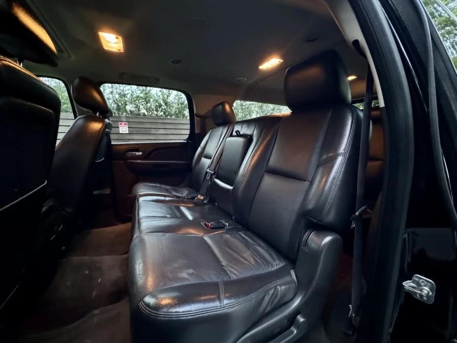 2012 Chevrolet Suburban 10th Gen - Image 14 of 29