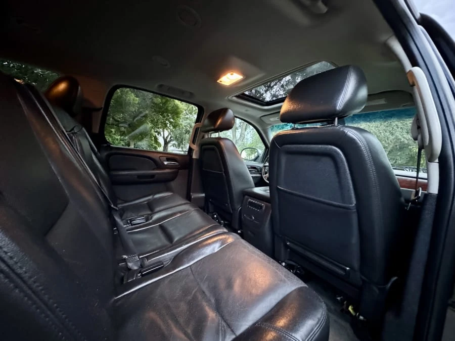 2012 Chevrolet Suburban 10th Gen - Image 21 of 29