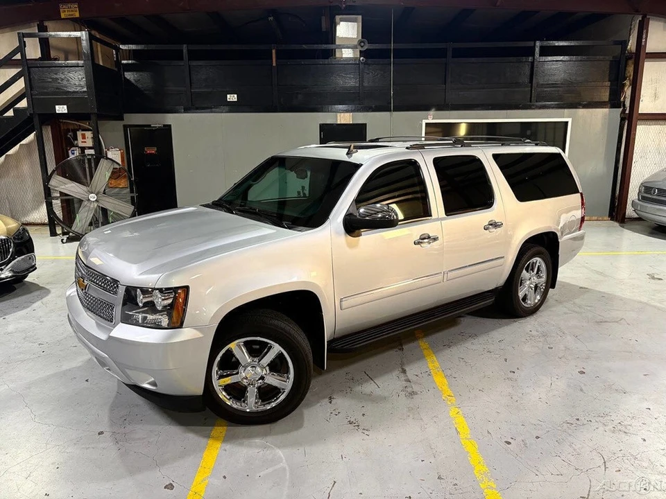 2012 Chevrolet Suburban 10th Gen - Image 4 of 21