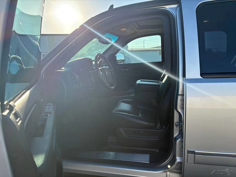 2012 Chevrolet Suburban 10th Gen - Image 10 of 21