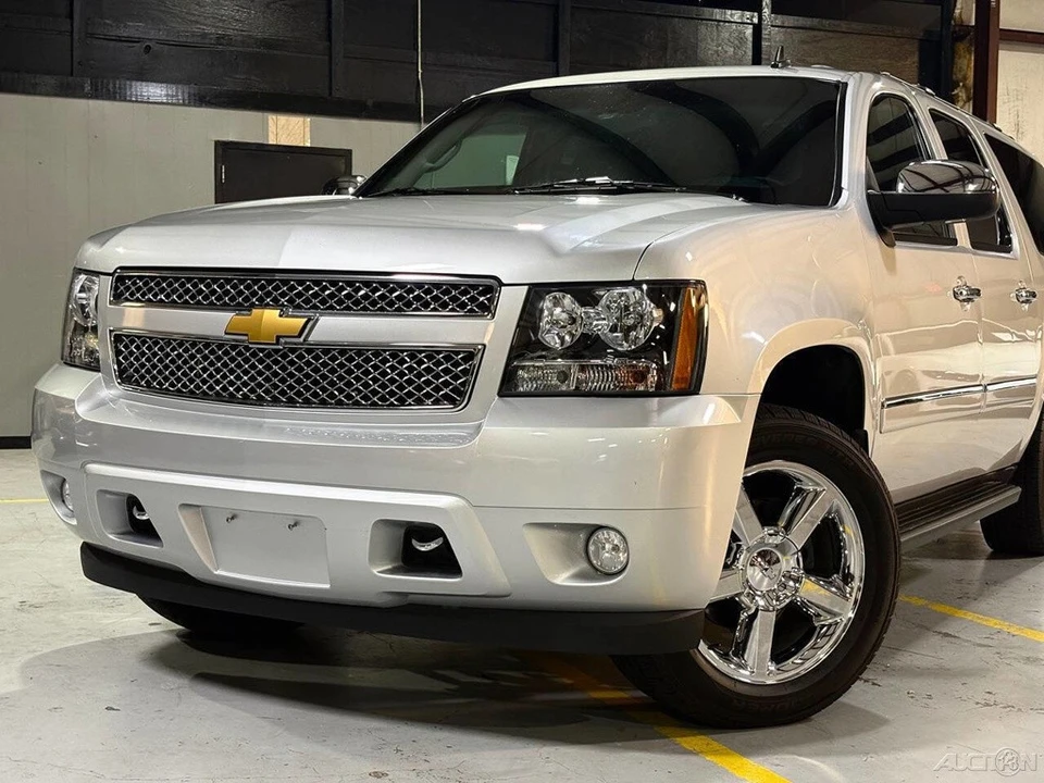 2012 Chevrolet Suburban 10th Gen - Image 3 of 21