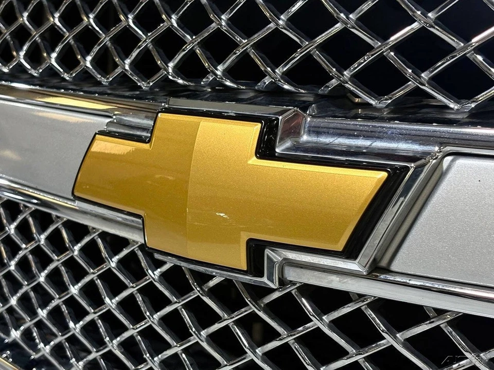 2012 Chevrolet Suburban 10th Gen - Image 5 of 21