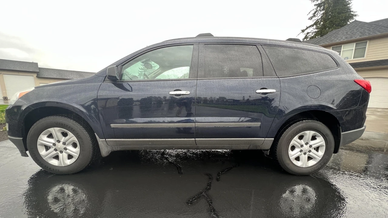 2012 Chevrolet Traverse - Image 2 of 29