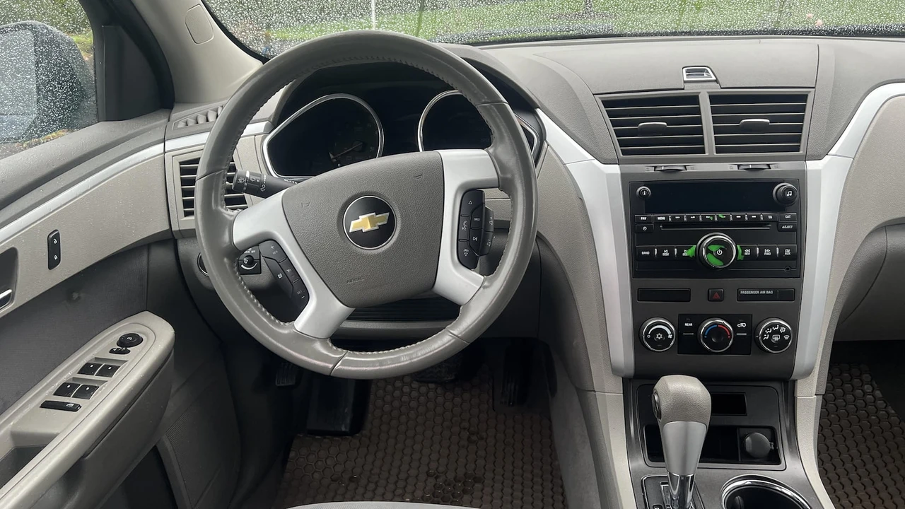 2012 Chevrolet Traverse - Image 17 of 29