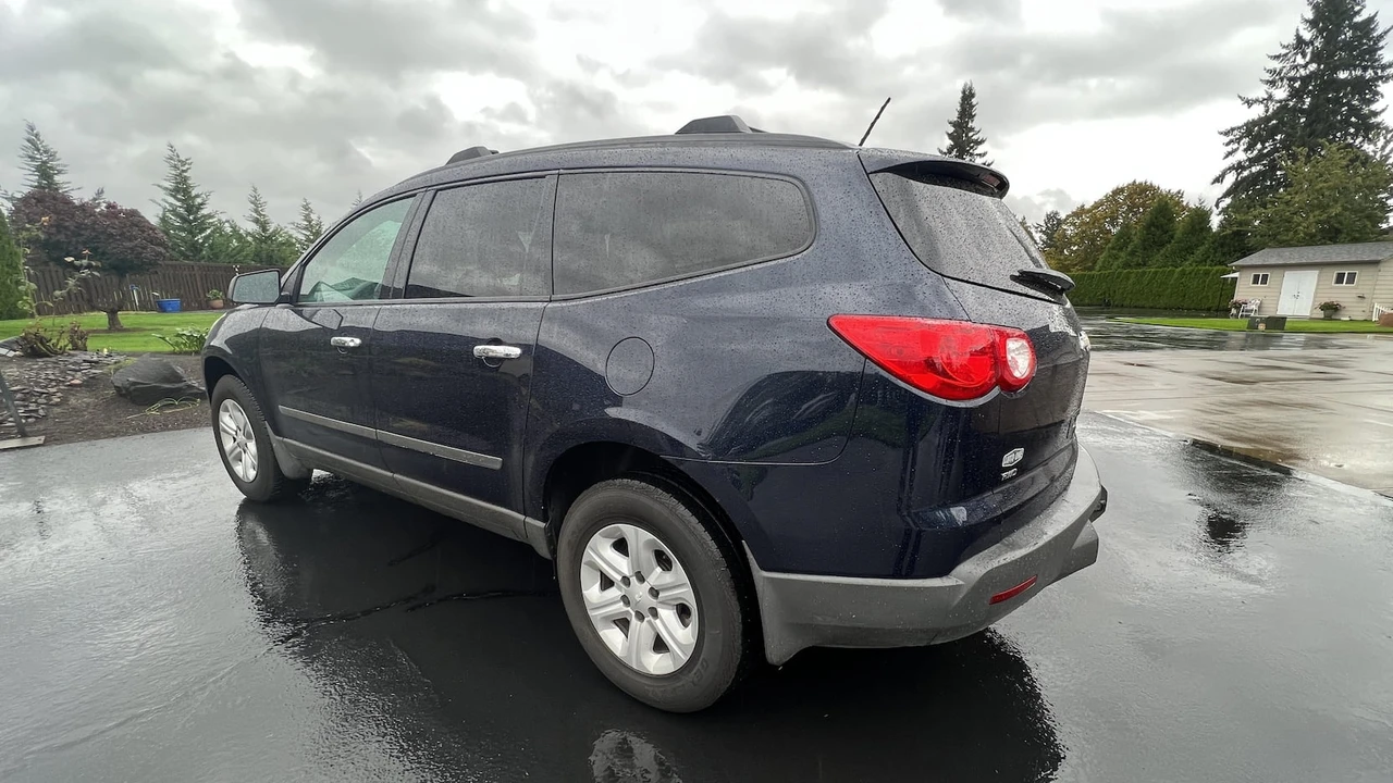 2012 Chevrolet Traverse - Image 27 of 29