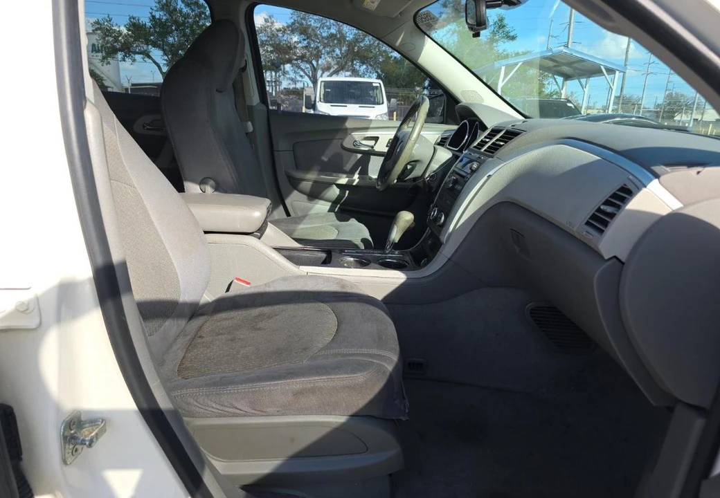 2012 Chevrolet Traverse - Image 10 of 17