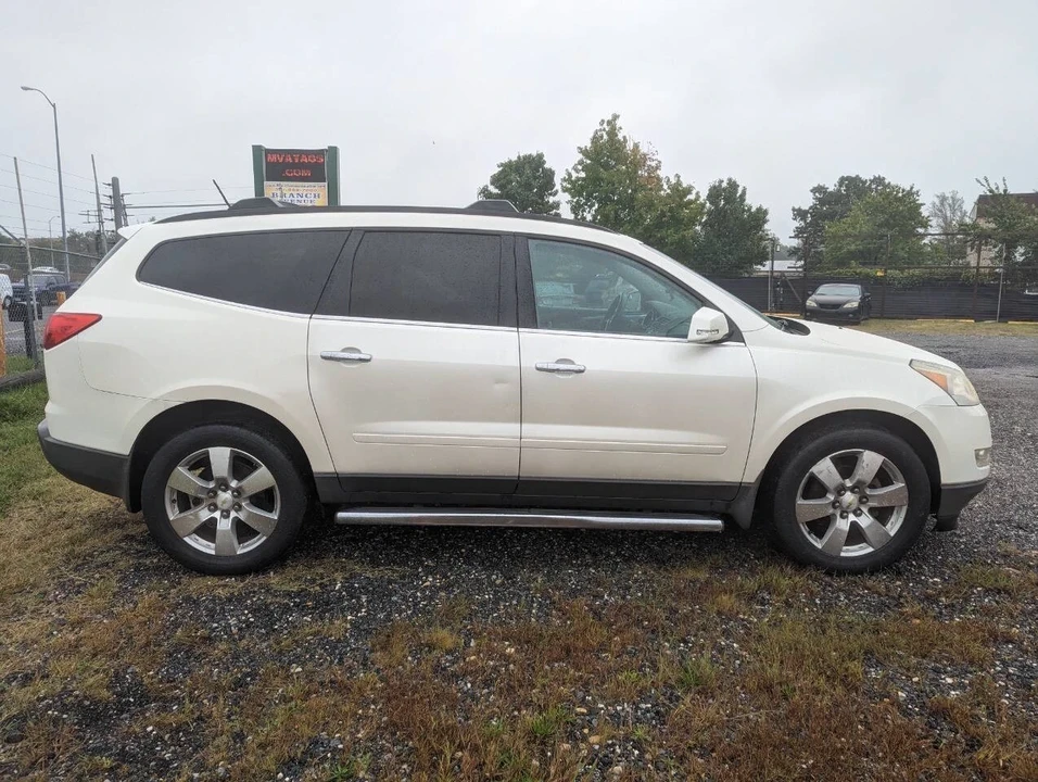 2012 Chevrolet Traverse - Image 5 of 12