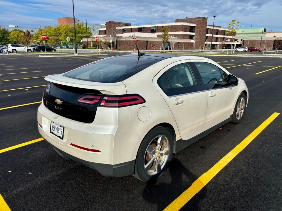 2012 Chevrolet Volt - Image 5 of 18