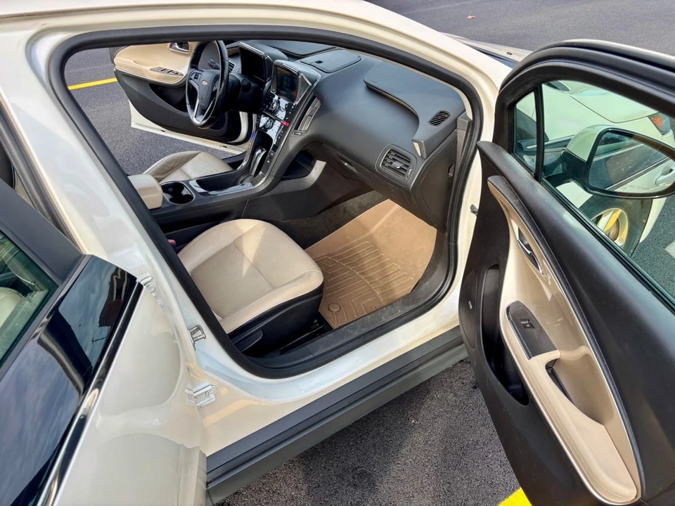 2012 Chevrolet Volt - Image 13 of 18
