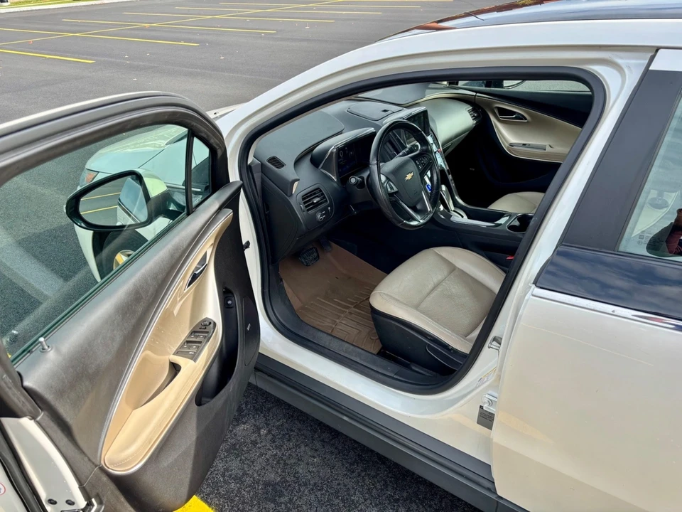 2012 Chevrolet Volt - Image 9 of 18