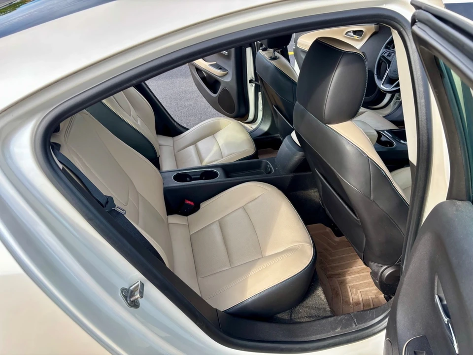 2012 Chevrolet Volt - Image 12 of 18