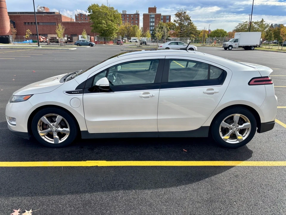 2012 Chevrolet Volt - Image 2 of 18