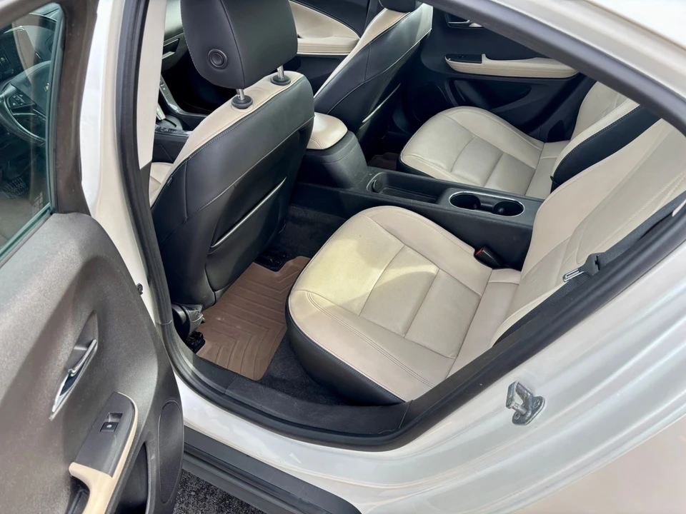 2012 Chevrolet Volt - Image 11 of 18