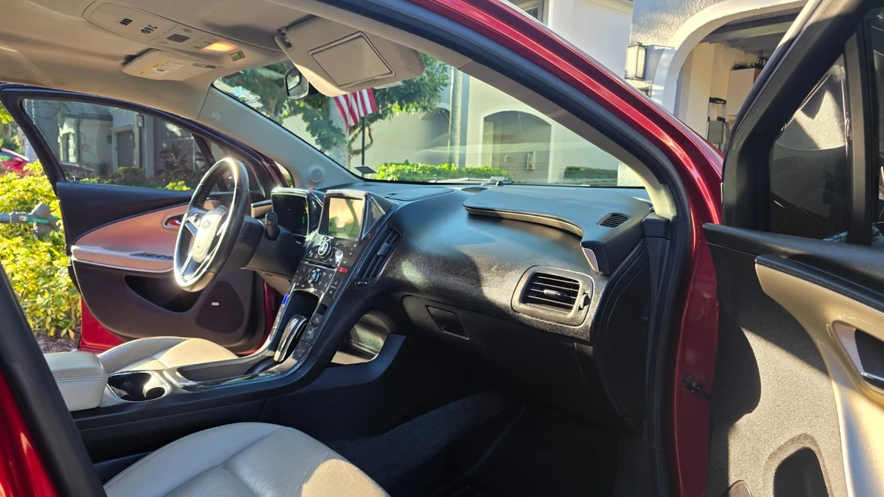 2012 Chevrolet Volt - Image 8 of 21