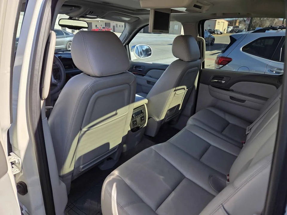 2012 Chevrolet Avalanche - Image 3 of 9