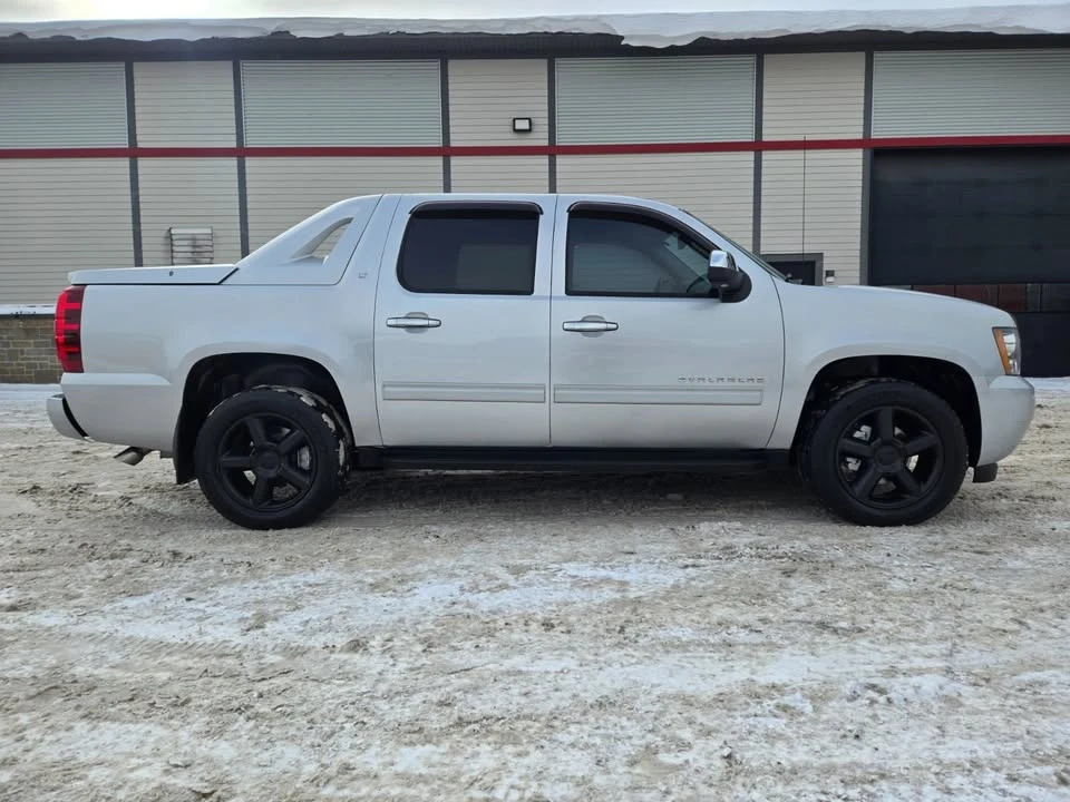 2012 Chevrolet Avalanche - Image 11 of 20