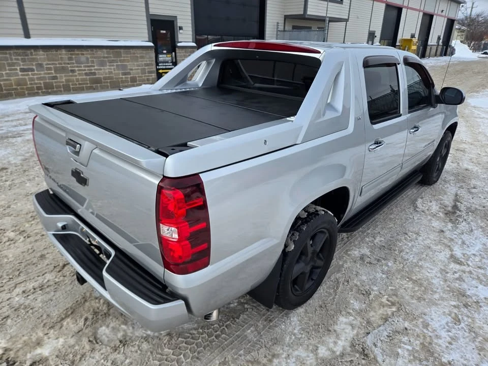 2012 Chevrolet Avalanche - Image 9 of 20
