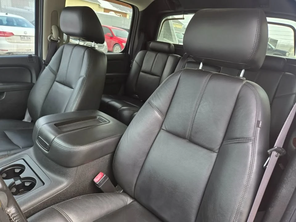2012 Chevrolet Avalanche - Image 19 of 20