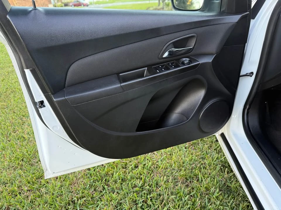 2012 Chevrolet Cruze - Image 13 of 17
