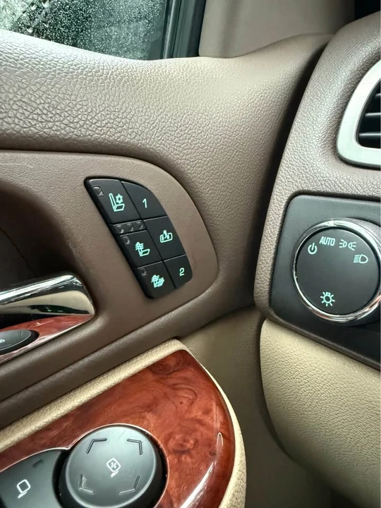 2012 Chevrolet Suburban 10th Gen - Image 17 of 19