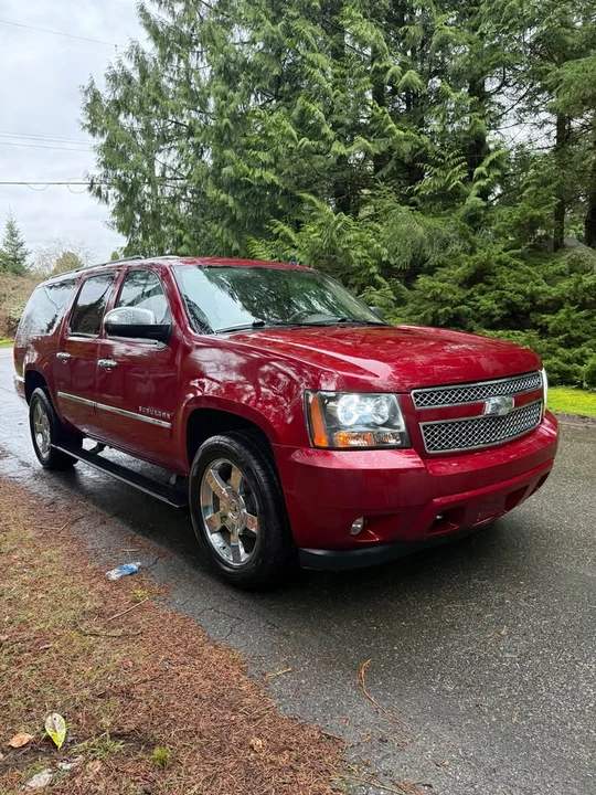 2012 Chevrolet Suburban 10th Gen - Image 2 of 19