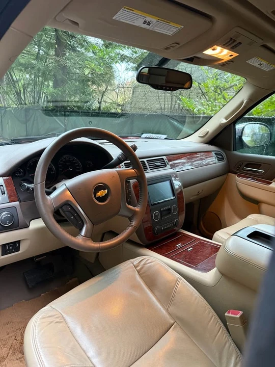 2012 Chevrolet Suburban 10th Gen - Image 7 of 19