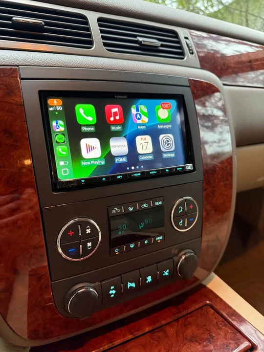 2012 Chevrolet Suburban 10th Gen - Image 15 of 19