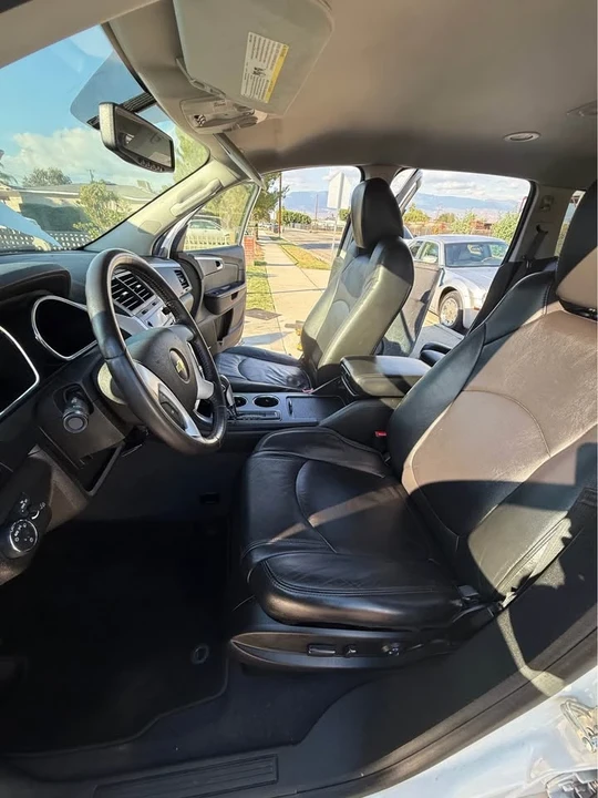 2012 Chevrolet Traverse - Image 5 of 8