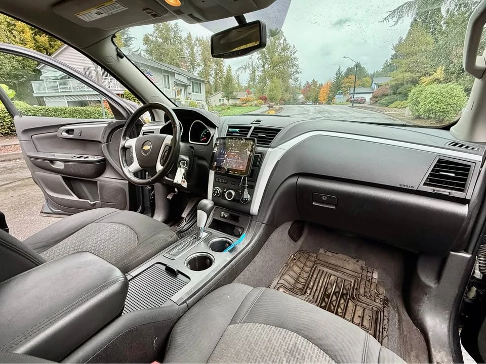 2012 Chevrolet Traverse - Image 10 of 17