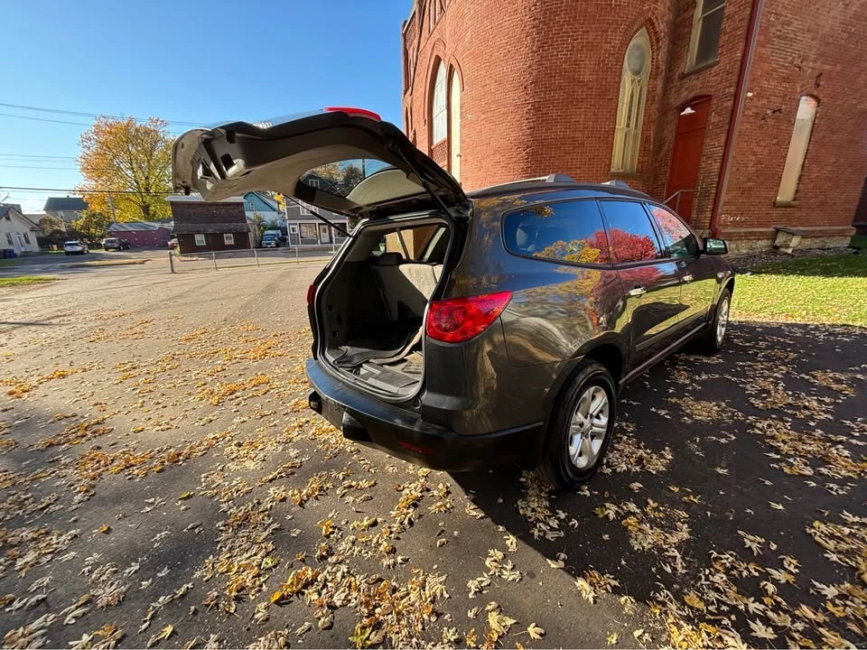2012 Chevrolet Traverse - Image 6 of 10