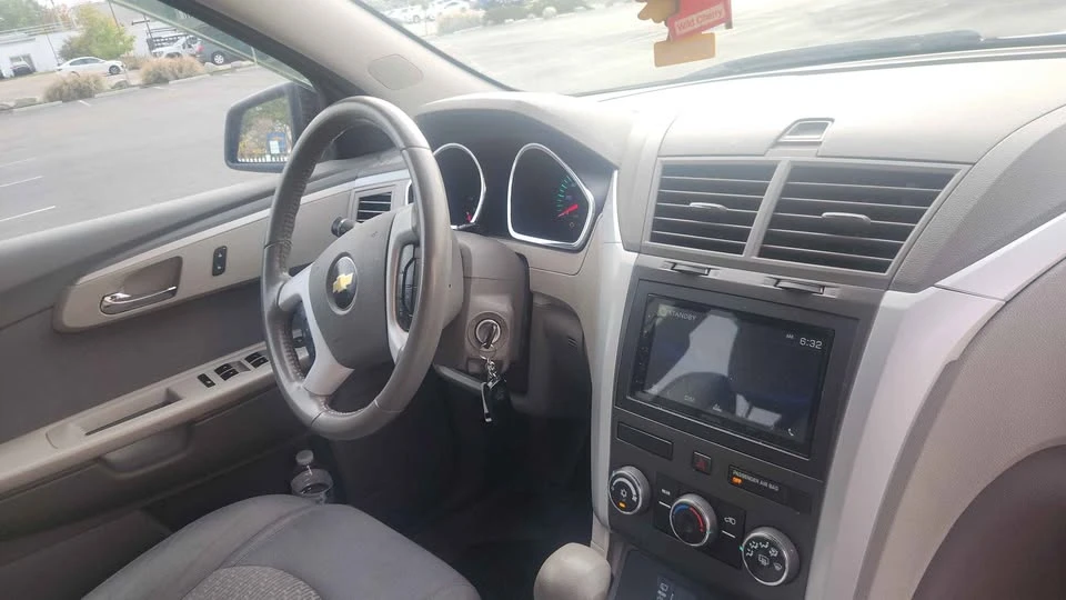 2012 Chevrolet Traverse - Image 6 of 11