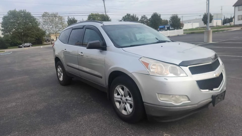 2012 Chevrolet Traverse - Image 2 of 11
