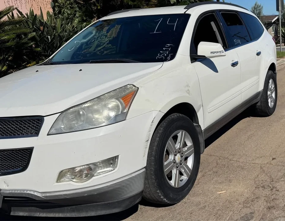 2012 Chevrolet Traverse - Image 2 of 4