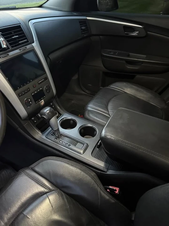 2012 Chevrolet Traverse - Image 10 of 15