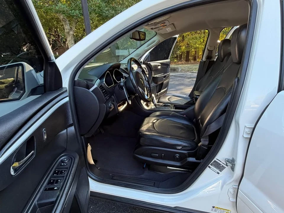 2012 Chevrolet Traverse - Image 9 of 15