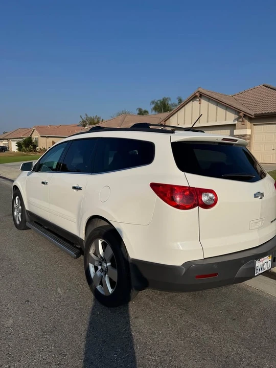 2012 Chevrolet Traverse - Image 2 of 3