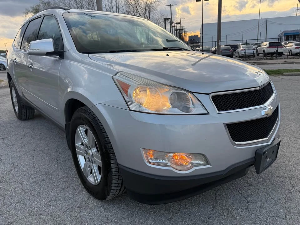 2012 Chevrolet Traverse - Image 2 of 18