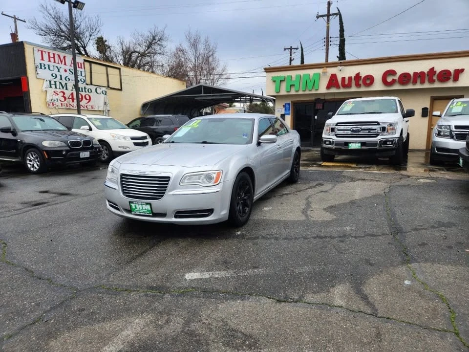 2012 Chrysler 300 (2005-2023) - Image 9 of 20