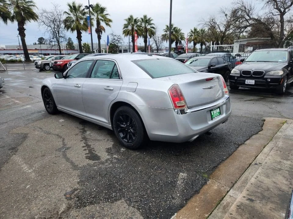 2012 Chrysler 300 (2005-2023) - Image 4 of 20