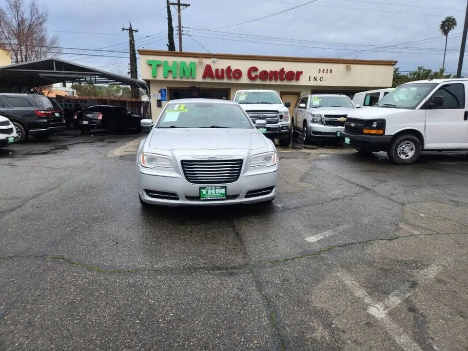 2012 Chrysler 300 (2005-2023) - Image 10 of 20