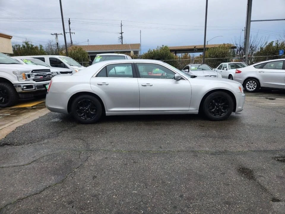 2012 Chrysler 300 (2005-2023) - Image 6 of 20