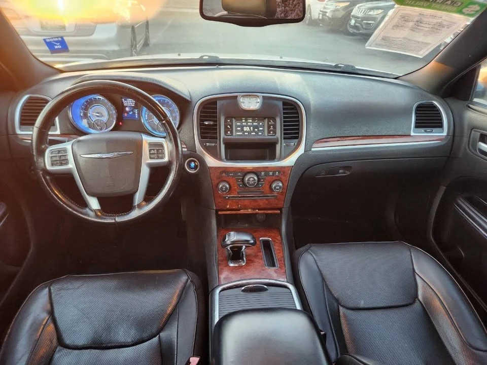 2012 Chrysler 300 (2005-2023) - Image 15 of 20