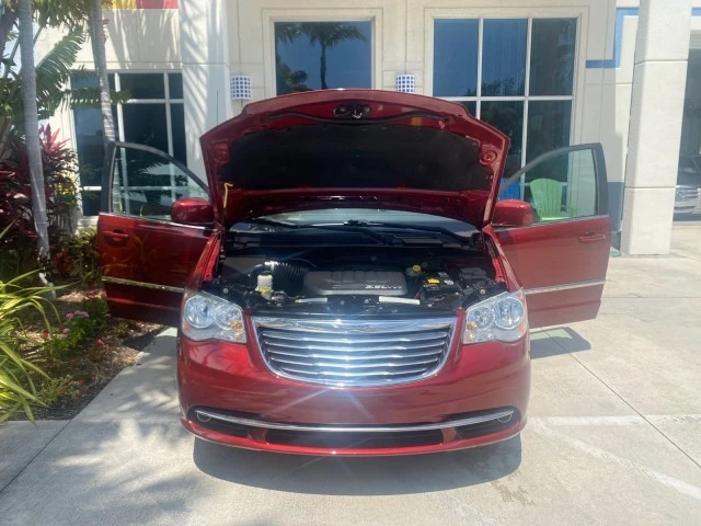 2012 Chrysler Town & Country - Image 17 of 21