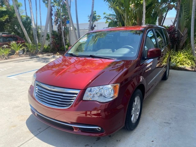 2012 Chrysler Town & Country - Image 4 of 21
