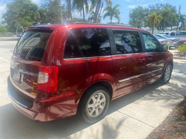 2012 Chrysler Town & Country - Image 8 of 21