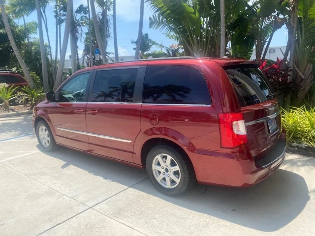 2012 Chrysler Town & Country - Image 6 of 22