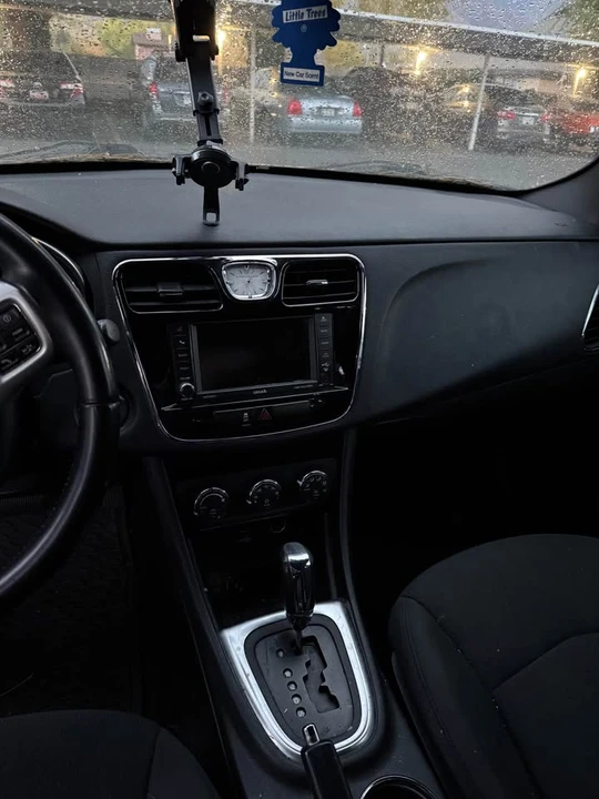 2012 Chrysler 200 - Image 5 of 10
