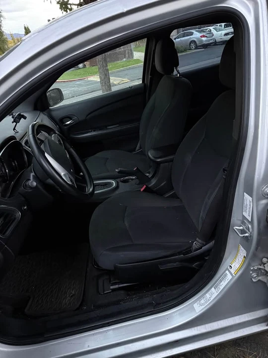 2012 Chrysler 200 - Image 6 of 10