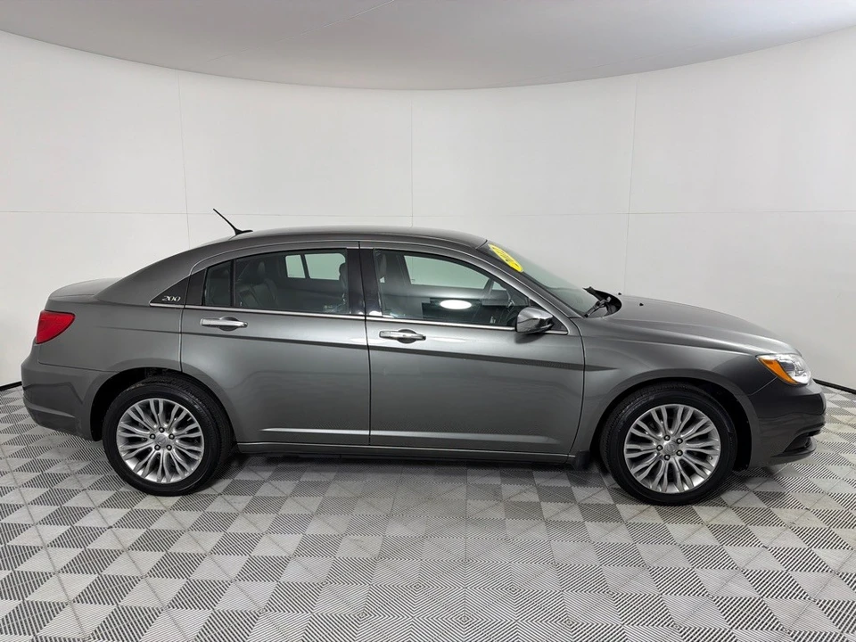 2012 Chrysler 200 - Image 4 of 12