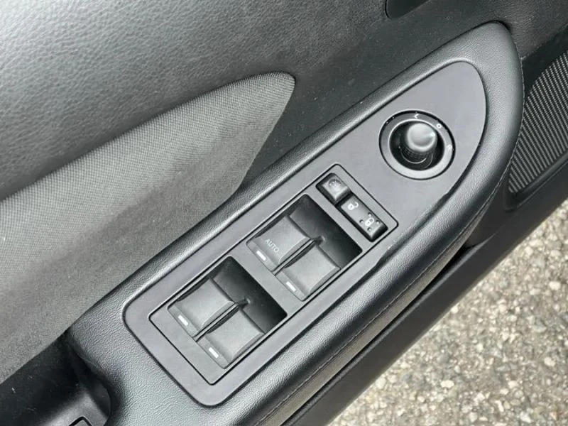 2012 Chrysler 200 - Image 10 of 12